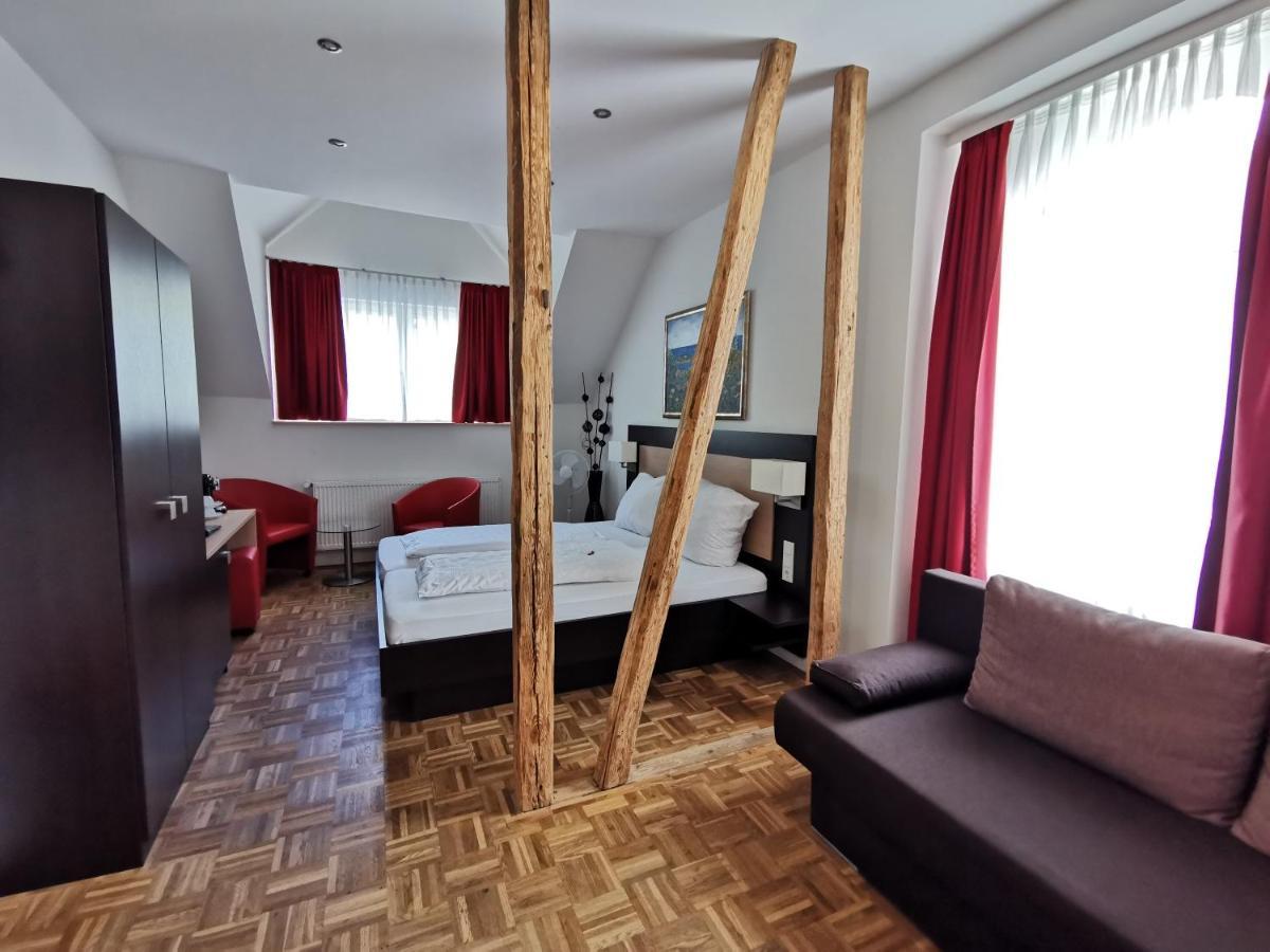 Altes Pfarrhaus 호텔 에른스트 외부 사진